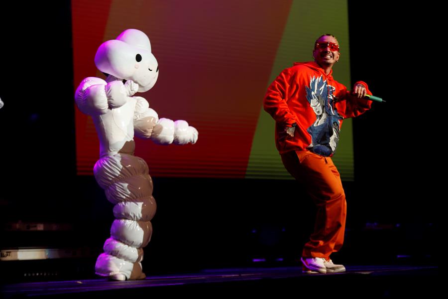 J Balvin arranc&oacute; en Puerto Rico su gira, "Arcoiris Tour", marcado de mucha energ&iacute;a.
