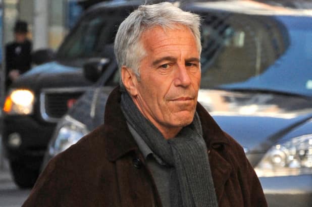 Epstein, nacido en 1953 y el mayor de dos hermanos, no siempre gozó de sus privilegios.