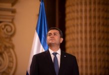 Un extenso documento de la Fiscalía del distrito sur de Nueva York presentado como parte del caso en contra del hondureño Juan Antonio "Tony" Hernández, hermano del presidente Juan Orlando Hernández, implica al mandatario en una conspiración para usar dinero del narcotráfico
