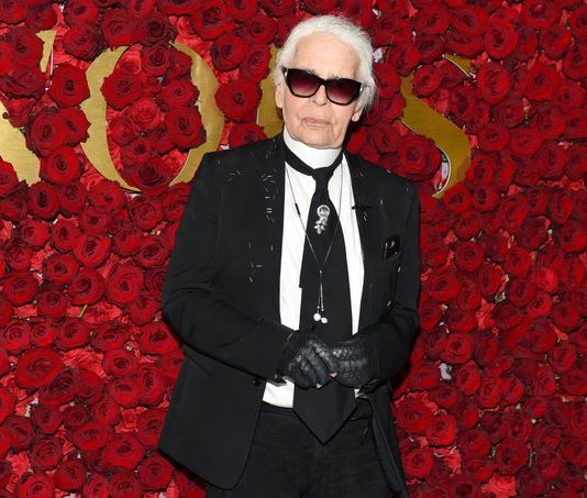 “Karl Lagerfeld, creativo de la casa Fendi desde, 1965 estuvo involucrado en estos galardones desde su lanzamiento".
