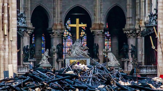 La contaminaci&oacute;n por plomo en Par&iacute;s provocada tras el incendio de Notre-Dame en abril mantiene enfrentados a sindicatos.