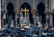 La contaminación por plomo en París provocada tras el incendio de Notre-Dame en abril mantiene enfrentados a sindicatos.