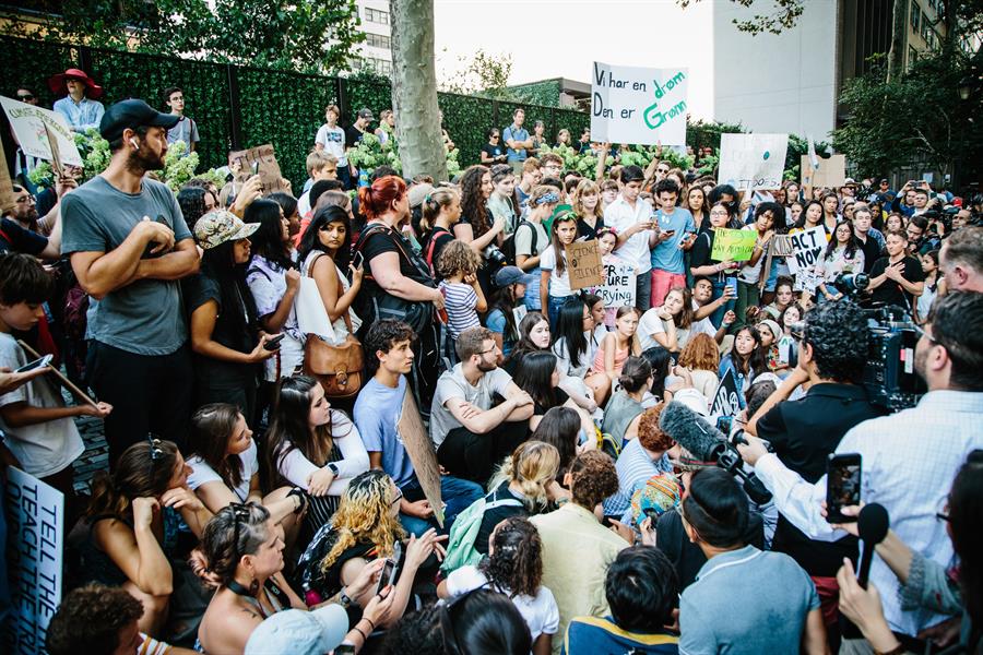 La presencia de Greta Thunberg impulsa el activismo ambiental frente a la ONU.