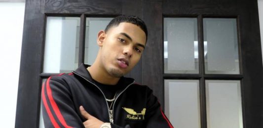 El cantante puertorriqueño Myke Towers hace frente a las críticas que suscita la música urbana y defiende que para interpretar este tipo de canciones "no hace falta ser un criminal".