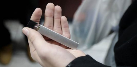 Desde el lanzamiento de su producto en 2015, Juul Labs, ha tomado por asalto el mercado de los cigarrillos electrónicos.
