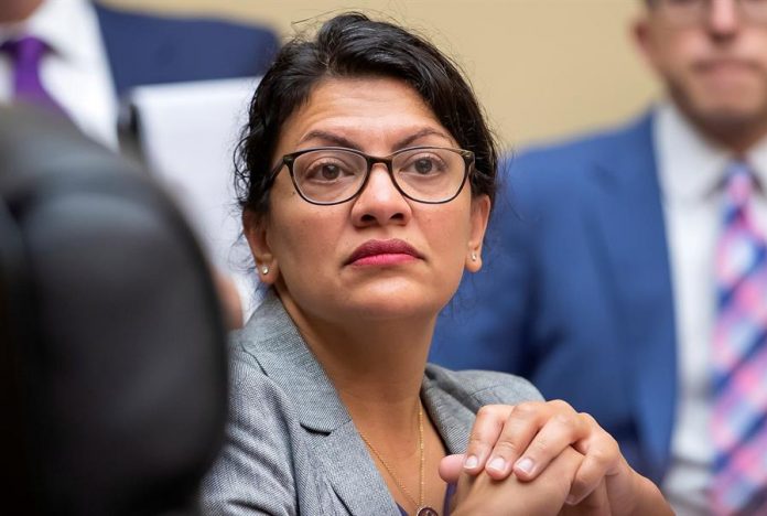 Rashida Tlaib Israel permitirá a la congresista demócrata Rashida Tlaib entrar en el país para visitar a su abuela nonagenaria en el territorio palestino ocupado de Cisjordania