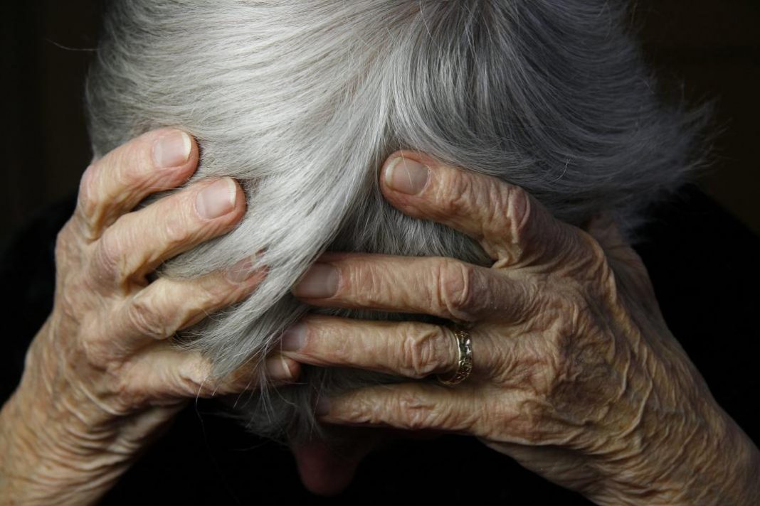 alzheimer Un examen de sangre puede ayudar a detectar hasta con un 94 % de efectividad y con veinte años de anticipación si es que una persona desarrollará la enfermedad de alzheimer