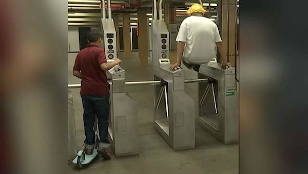 Los agentes de la ley adicionales pronto se desplegarán en el sistema de metro para ayudar a combatir un aumento en la evasión de tarifas según la MTA.
