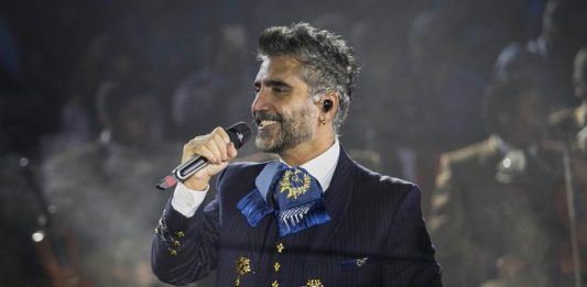 Fernández será distinguido en la ceremonia junto con el actor Eugenio Derbez, el boxeador Canelo Álvarez y un grupo de dirigentes latinas