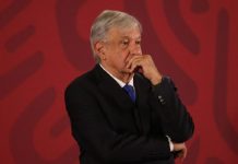 López Obrador celebra que Chapo quiera dar su riqueza a indígenas mexicanos El mandatario dijo que le gustó la declaración. "Para qué digo que no, si sí. No sé si sea cierta, no puedo verificarlo", puntualizó.