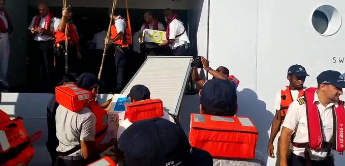 En los pr&oacute;ximos d&iacute;as est&aacute; prevista la llegada de otros tres de sus cruceros, llenos de una carga tan diferente como necesaria para las islas.
