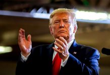 Demócratas piden una investigación sobre los contactos de Trump con Ucrania Trump habló por teléfono con Zelenski dos semanas antes de que se presentase una queja interna en la inteligencia.
