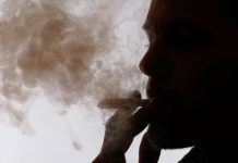 Un tercio de los neoyorquinos de 18 a 25 años de edad y una cuarta parte de los adultos de 26 a 34 años de edad informaron haber consumido cannabis.