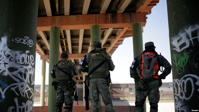En total, las autoridades fronterizas detuvieron a 50.693 personas frente a las 71.982 de julio, se&ntilde;al&oacute; la CBP.