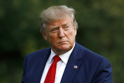 Despu&eacute;s de una semana pol&iacute;ticamente agitada, Trump, se limit&oacute; a publicar una serie de mensajes en su cuenta de Twitter, en los que insisti&oacute; en quejarse de "acoso".