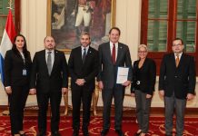 EEUU trabajará con la primera dama para apoyar a emprendedoras paraguayas McClenny se reunió durante esta jornada con el presidente de Paraguay, Mario Abdo Benítez, para ultimar los detalles de la visita de una delegación estadounidense.
