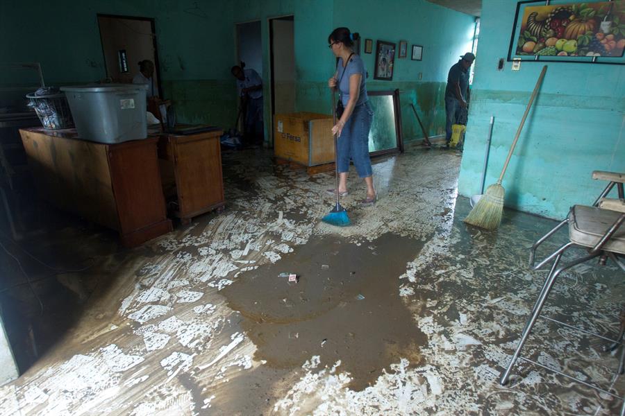 M&aacute;s de 400 escuelas sufrieron da&ntilde;os en sus instalaciones, adem&aacute;s de viviendas, caminos, puentes, vados y pluviales.