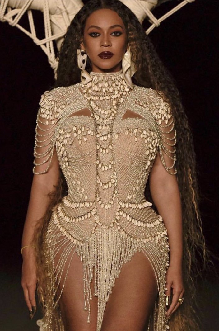 Beyonc&eacute;, quien luci&oacute; un impactante vestido de la firma en el videoclip "Spirit".