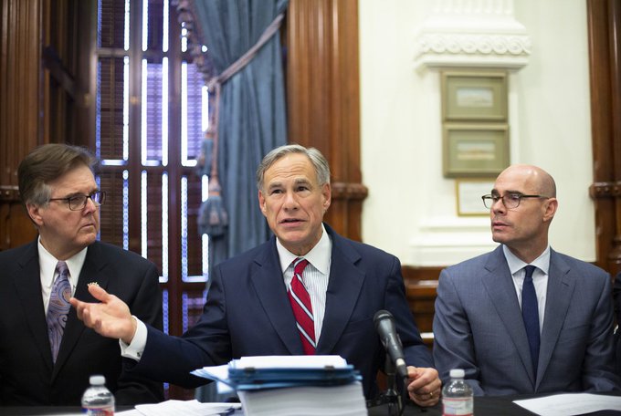 "Texas debe lograr varios objetivos para proteger mejor a nuestras comunidades y nuestros residentes de los tiroteos masivos", dijo Abbott.