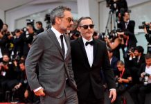 Joaquin Phoenix y el equipo de "Madre" llegan a la gala final de la Mostra La interpretación de Phoenix ha sido muy alabada y le sitúa ya en la carrera a los Óscar.
