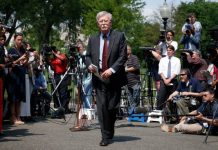 Trump despide a John Bolton, su asesor de Seguridad Nacional John Bolton fue uno de los promotores del falso argumento sobre las armas de destrucción masiva que llevó a la invasión de Irak en 2003.