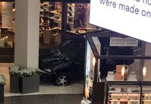 Joven provoca caos al estrellar camioneta dentro de centro comercial El vehículo se detuvo luego de estrellarse contra una columna, sin provocar atropellos ni víctimas.