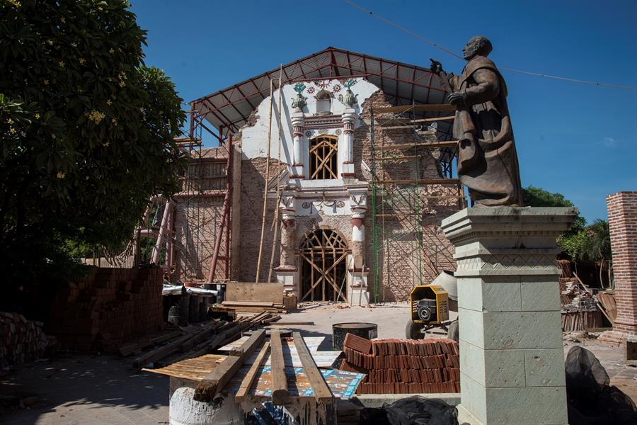 Modernización y avance, tristeza y olvido, los dos rostros de un mismo pueblo.