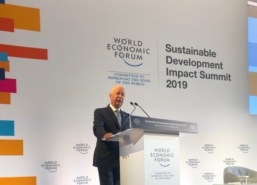 El fundador y presidente ejecutivo del Foro Económico Mundial, Klaus Schwab, destacó que este evento busca cambiar el paradigma actual de negocio y aprovechar los avances tecnológicos.