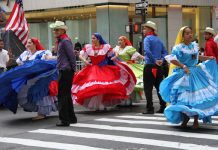 Nueva York es la ciudad con mayor diversidad cultural y lingüística del mundo, en la cual los hispano-hablantes constituyen casi un tercio de su población.