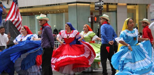Nueva York es la ciudad con mayor diversidad cultural y lingüística del mundo, en la cual los hispano-hablantes constituyen casi un tercio de su población.
