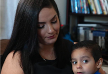 La batalla de Salazar por obtener un estatus legal comenzó cuando llegó a Estados Unidos junto a su madre, quien solicitó asilo político por ser víctima de violencia doméstica en su país.