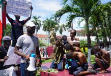 Migrantes varados en frontera sur de México anuncian marcha hacia la capital Desde principios de año más de 3.500 migrantes africanos se han registrado ante el INM y desde agosto instalaron tiendas de campaña.