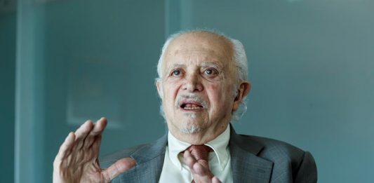 El nobel mexicano, de 76 años, dijo que acciones como las de Greta Thunberg, son "muy importantes porque los gobiernos al fin y al cabo responden a las manifestaciones de la sociedad".