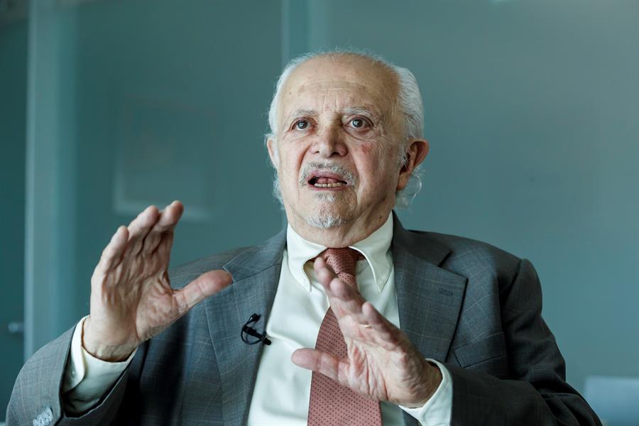 El nobel mexicano, de 76 a&ntilde;os, dijo que acciones como las de Greta Thunberg, son "muy importantes porque los gobiernos al fin y al cabo responden a las manifestaciones de la sociedad".