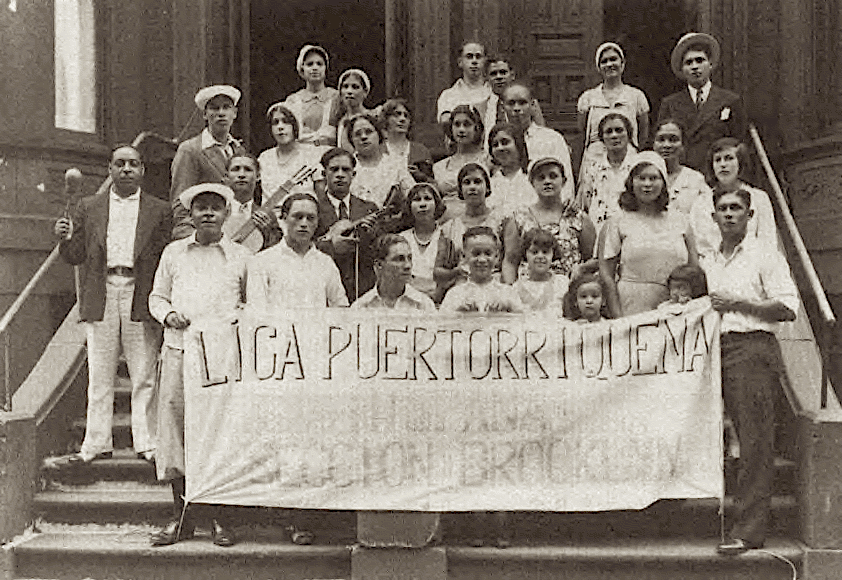 La comunidad puertorrique&ntilde;a es la comunidad pionera entre todos los hispanos, abriendo espacios en la ciudad en diferentes niveles, desde el empresarial, educativo, deportivo, cultural y de participaci&oacute;n c&iacute;vica, como lo muestra esta foto del siglo pasado, que muestra el activismo boricua en Brooklyn.