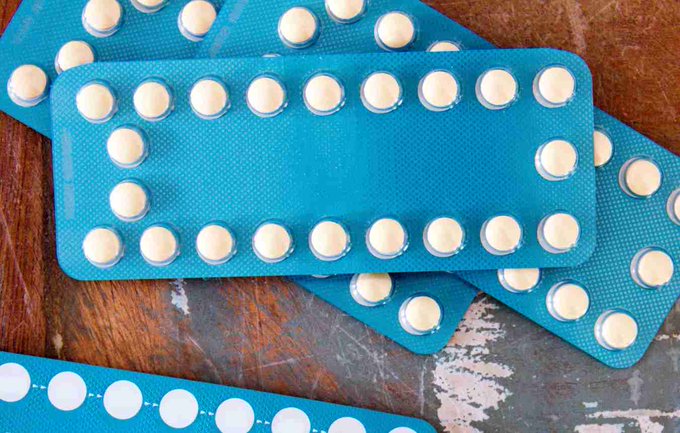 Recetar una sola píldora al día que combine medicamentos para tratar la presión arterial y el colesterol elevados disminuye el riesgo de problemas del corazón.