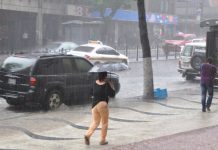 Las autoridades de Puerto Rico pidieron la población que se mantenga alejada de las calles y en especial de las zonas inundables.