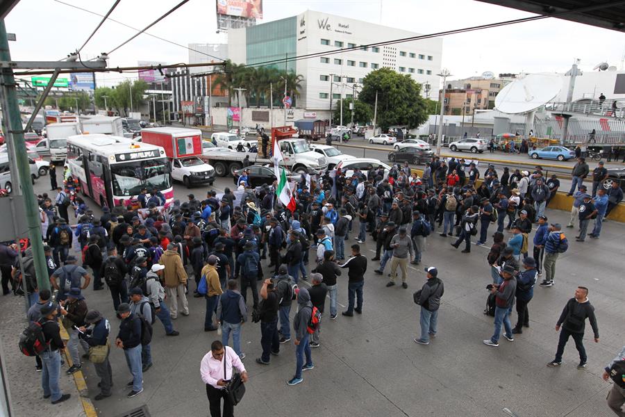 Los manifestantes han advertido que no se retirar&aacute;n del Circuito Interior, vialidad que conduce al aeropuerto capitalino.