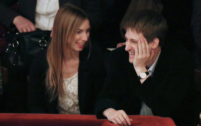 Snowden se casó con su novia Lindsay Mills hace ahora dos años en uno de los registros civiles de Rusia.