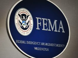 FEMA enviará a cientos de efectivos a Puerto Rico para responder al huracán Agentes de la Oficina Federal de Investigaciones de Estados Unidos han detenido a tres personas, entre ellas una exadministradora de la Agencia Federal para el Manejo de Emergencias por presunto fraude de fondos federales