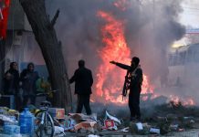 Una bomba explotó hoy en una zona de Kabul cercana a la embajada estadounidense y un edificio del Ministerio de Defensa afgano, sin que por el momento se conozca si hay víctimas