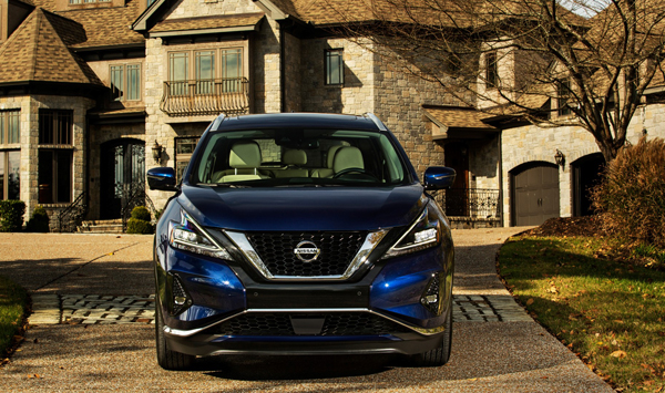 Ahora en su tercera generación, el Murano es refrescado este año, manteniendo su valor atractivo con un modelo base.