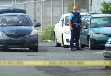 Encuentran cadáver en estado descompuesto dentro de vehículo en San Juan De acuerdo con la Policía, al lado del cuerpo se encontró un rifle.