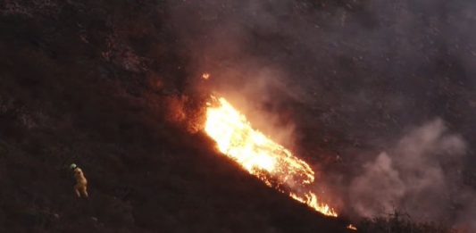 El evento climático trajo consigo, además de fuertes vientos, una condición cálida y ambos provocaron varios incendios.