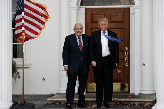 Trump hizo estas declaraciones para zanjar los rumores de que dejar&iacute;a de contar con los servicios de Giuliani como su abogado personal.
