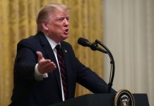"Extranjero", la forma "deshumanizante" de Trump al hablar de niños migrantes Donald Trump ha endurecido el lenguaje que utiliza para referirse a los migrantes, especialmente a los menores de edad.