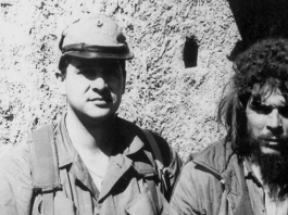 Félix Rodríguez, el agente de la CIA que dirigió la operación en Bolivia para capturar a Ernesto Che Guevara.