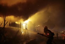 Evacúan a 10.000 residentes de zona exclusiva de Los Ángeles por un incendio El alcalde urgió a los propietarios a acatar las ordenes y no tratar de combatir el fuego por sí mismos: "Sal cuando te digamos que salgas".