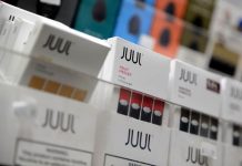 Un exdirectivo de Juul, líder del mercado de cigarrillos electrónicos en Estados Unidos, demandó a la empresa por su despido y en ella aprovechó para denunciar que la firma vendió a sabiendas un millón de cápsulas contaminadas.
