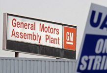 La publicación del informe trimestral del FMI ha coincidido con la huelga que mantienen los casi 50.000 trabajadores de planta de General Motors (GM).